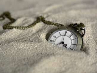 Kapesní hodiny v písku.