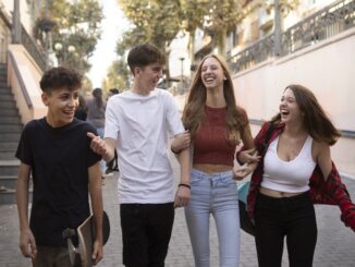 Ridina Ahmedová dává hlas dospívajícím a bourá ticho kolem těla a sebepřijetí