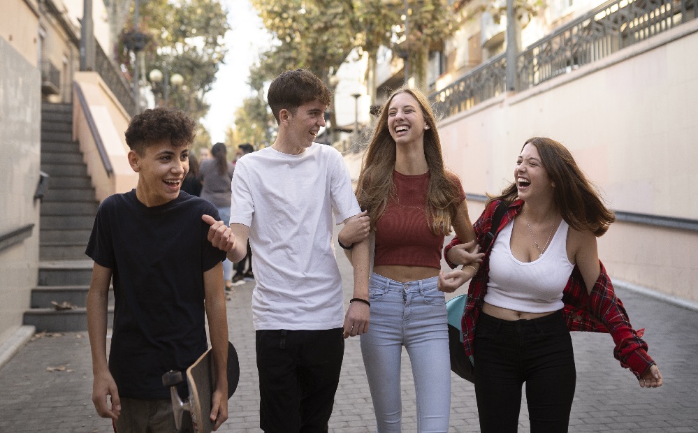 Ridina Ahmedová dává hlas dospívajícím a bourá ticho kolem těla a sebepřijetí