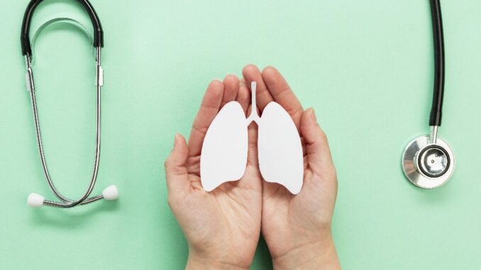 Těžký průběh respiračních viróz může zvýšit riziko rakoviny plic. Jak plíce chránit a kdy vyrazit na screening?