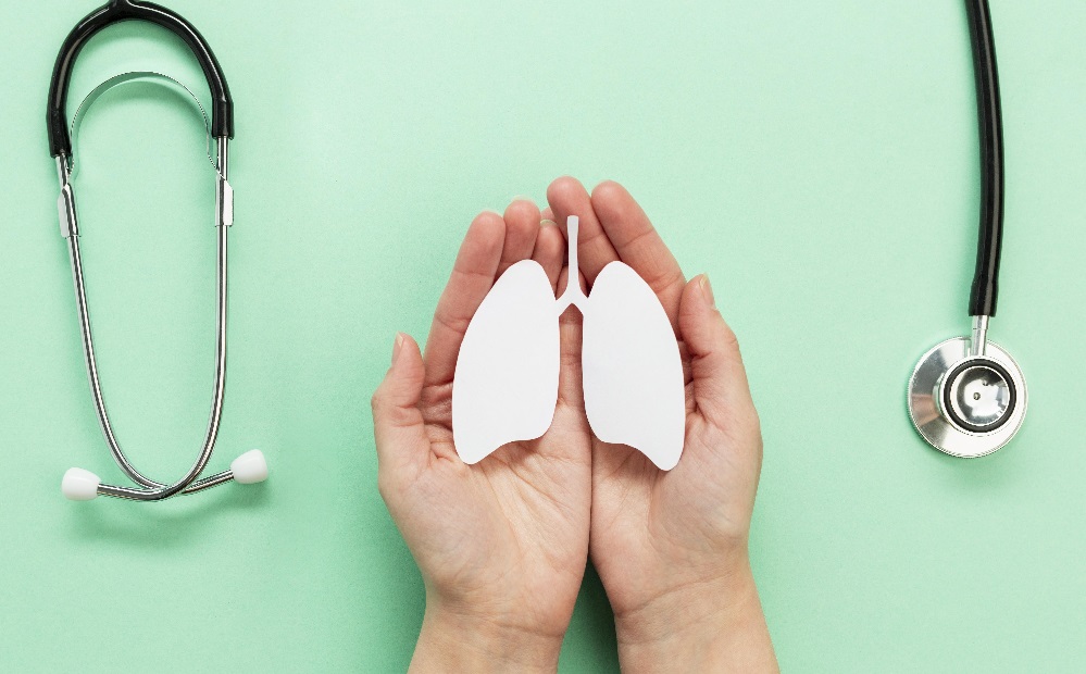 Těžký průběh respiračních viróz může zvýšit riziko rakoviny plic. Jak plíce chránit a kdy vyrazit na screening?